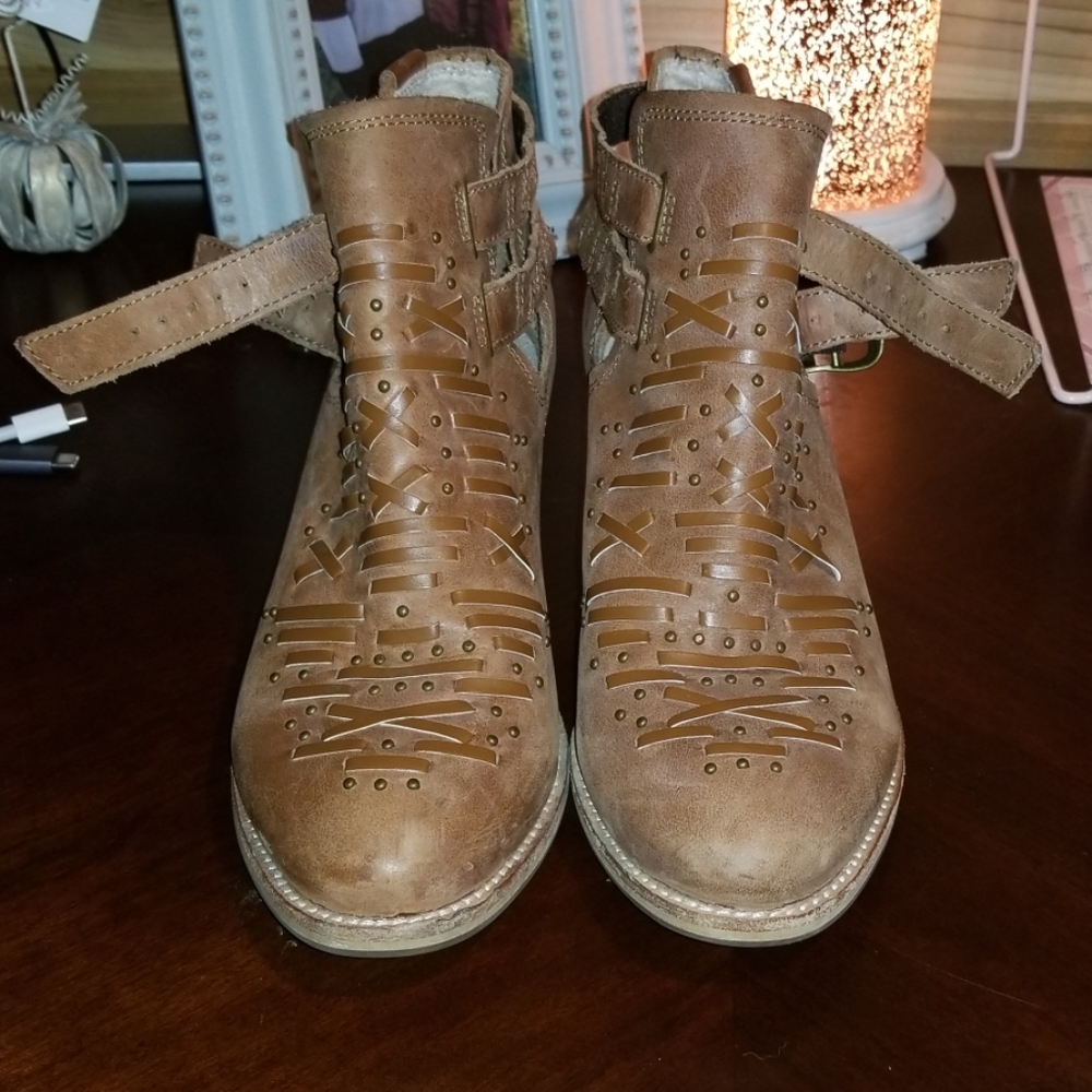 CAT Women's Shoes
